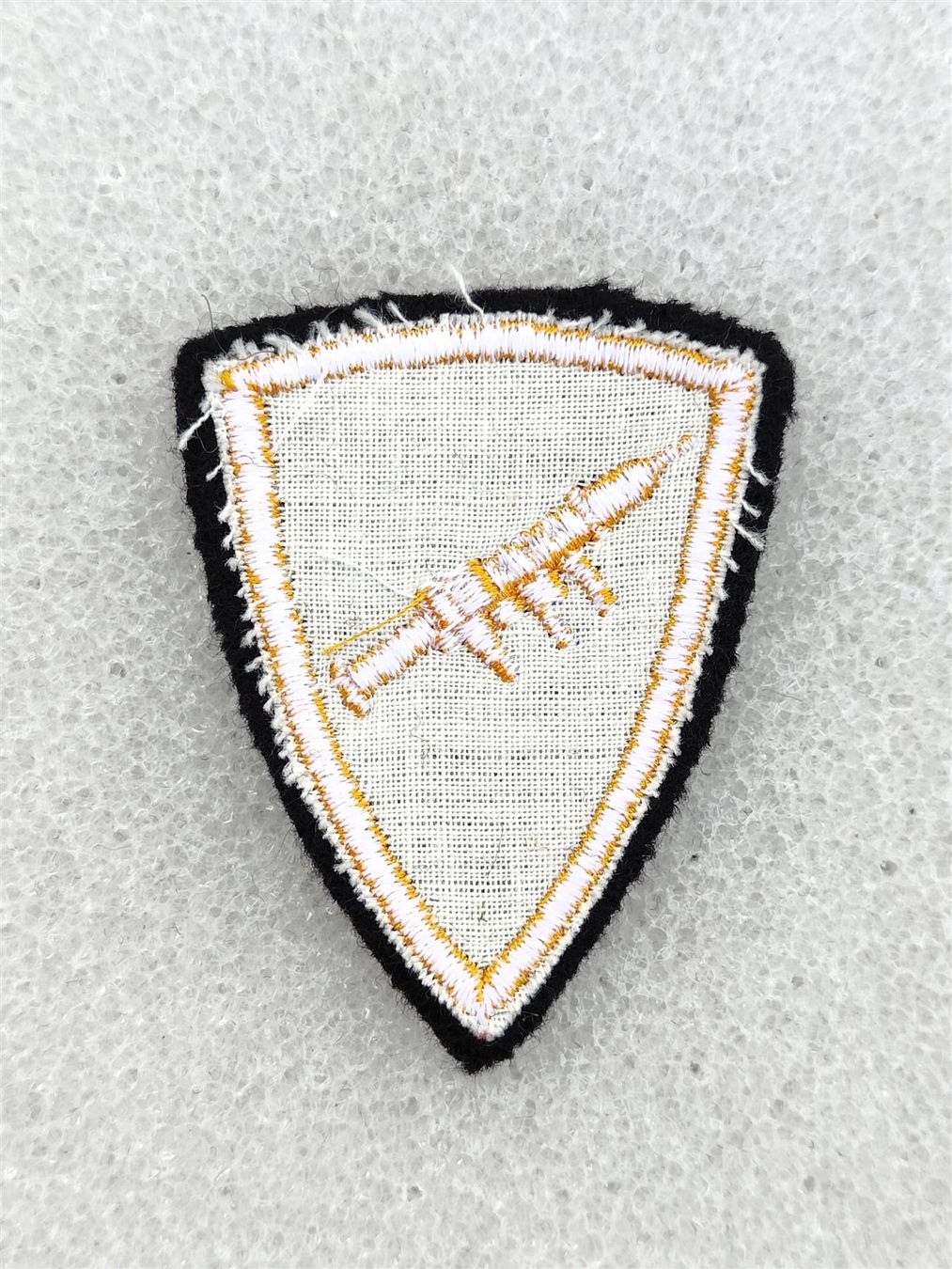 Schweizer Armee Placchette & Badge: Funktionsabzeichen An der Panzerfaust ausgebildet Ord. 95 V7 – Usato da Bauma venduto da SwissMilitaria 1