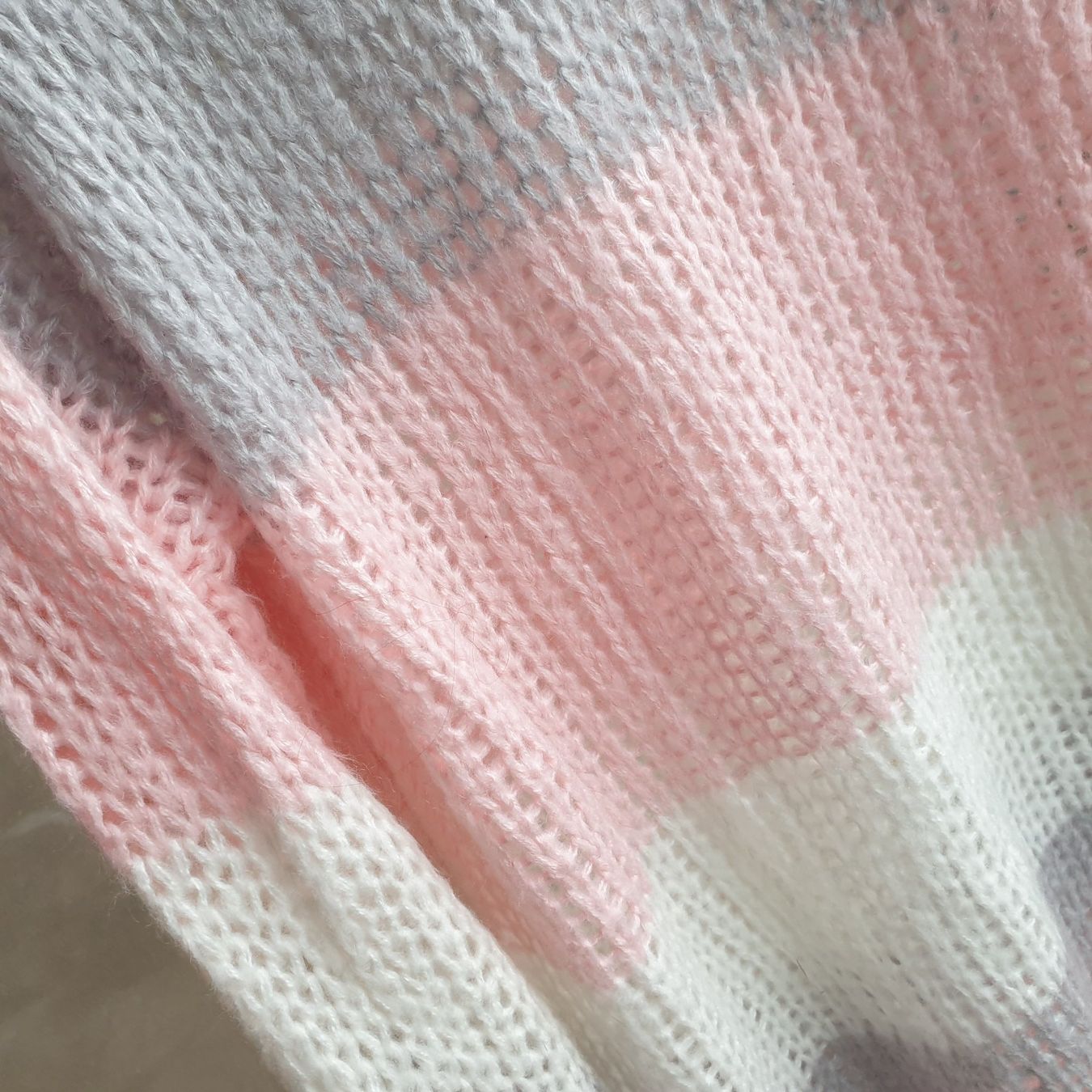 Maglioni & Felpe: 🐸 STRICKPULLOVER SUPER SOFT M PULLOVER ROSA WEISS GRAU – Usato da Môtier (Vully) venduto da Frogs 1