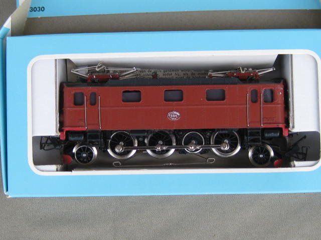 Locomotive de Noël série 185.2 digitale son 3 RAILS - HO 1/87 - MARKLIN 36025