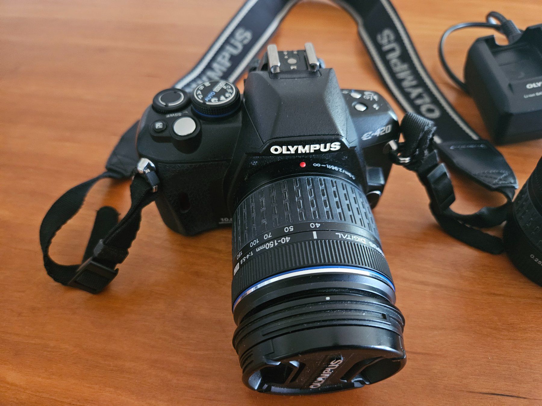 Olympus Fotocamera: Olympus E-420 Spiegelreflexkamera mit Objektiv-Set – Usato da Ittigen venduto da Myriamstr 1