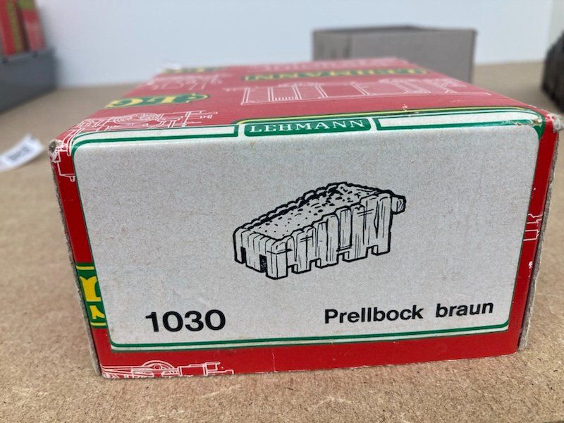 LGB Modellini di ferrovie: LGB Gartenbahn Spur G 1030 Prellbock braun – Nuovo (secondo la descrizione) da Büsserach venduto da ModellbahnDepot 1