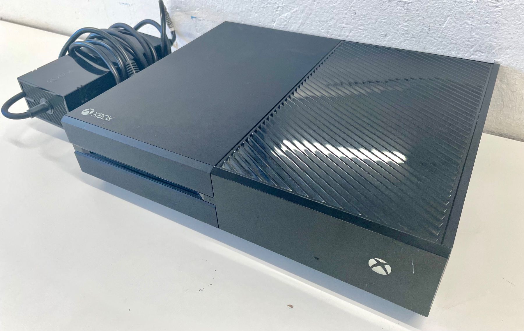 Microsoft Console: Microsoft X Box One mit 5x 360 Spielen /Ohne Controller – Usato da Niederdorf venduto da LeptonAG