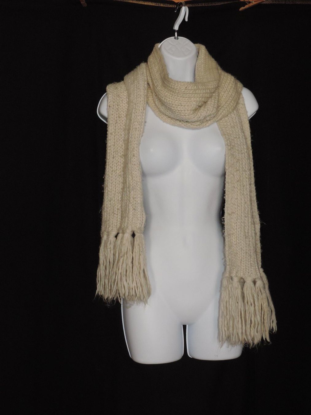 Foulard & Sciarpe: écharpe Camaïeu blanc cassé – Usato da Genève venduto da Axelle333 1