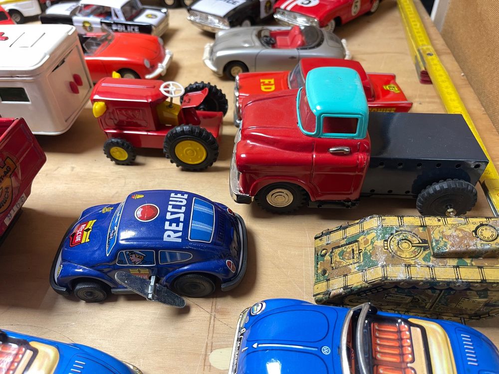 Lot de 3 jouets en tôle - 1 avion AIR FRANCE Caravelle et 2