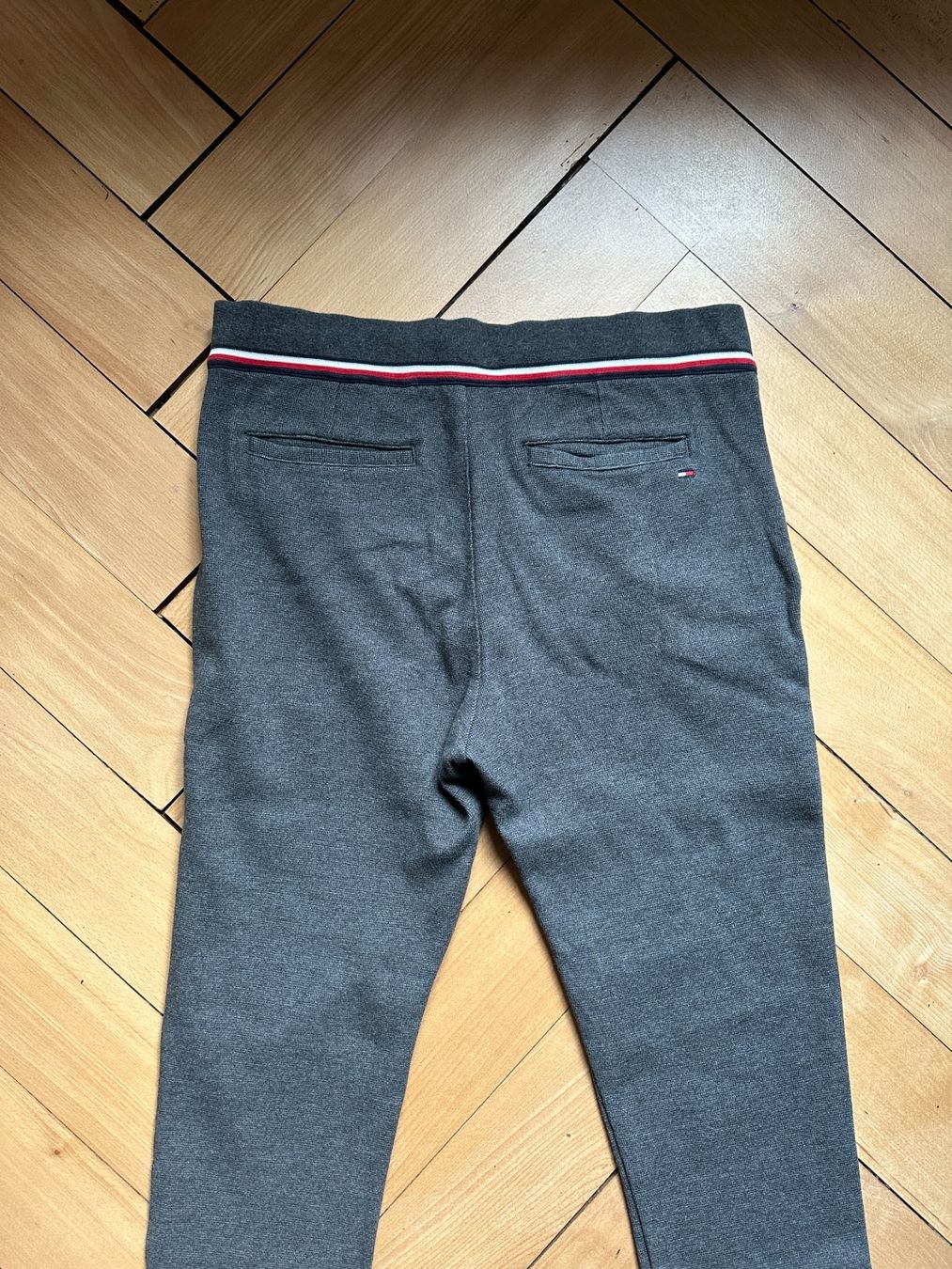 Tommy Hilfiger Pantaloni: TOMMY HILFIGER - Hose dunkelgrau M – Usato da Zürich venduto da Diazaio 3