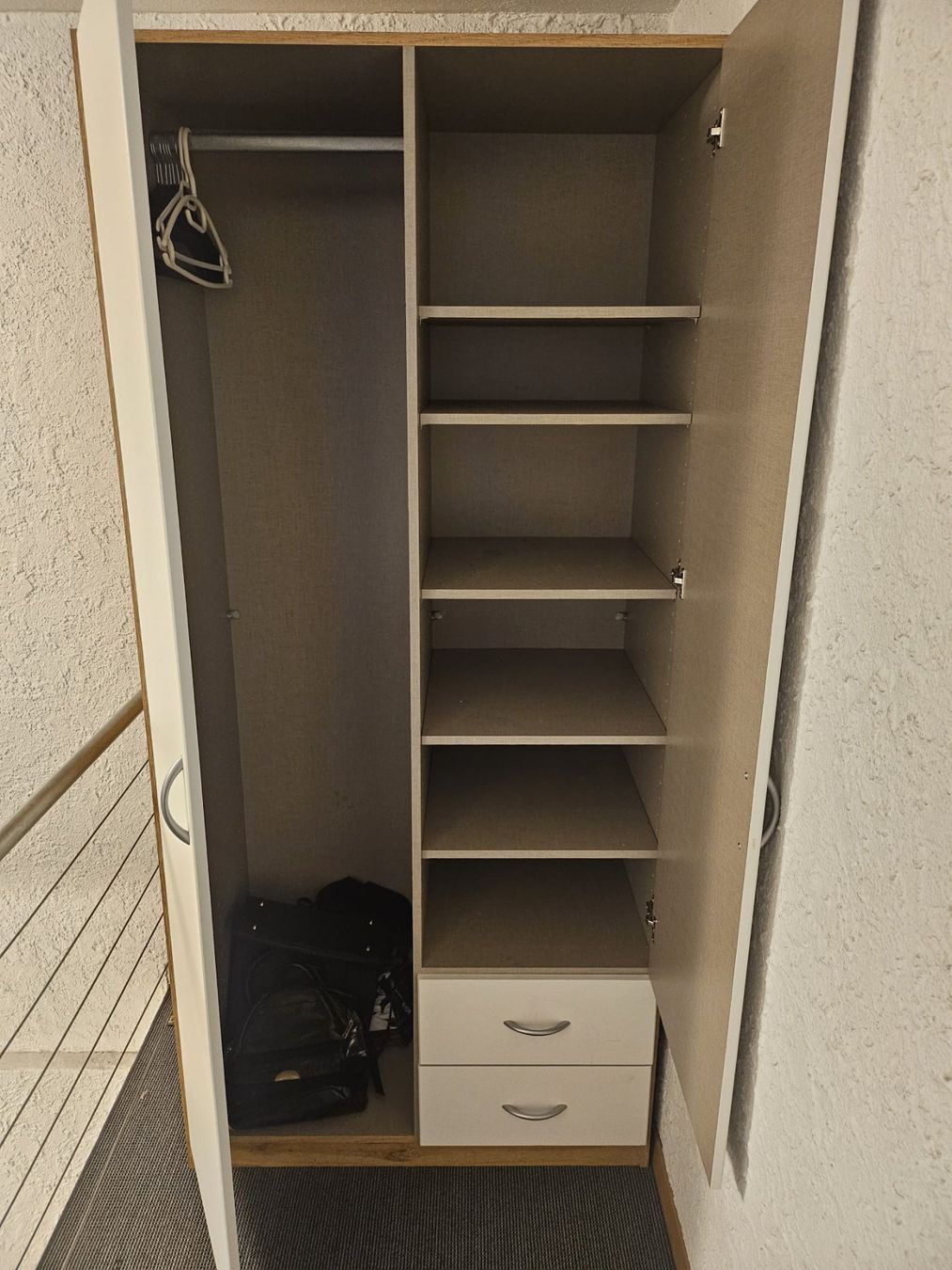 Schränke: Einfacher Kleiderschrank – Gebraucht aus Bern von ste_9jpv 1