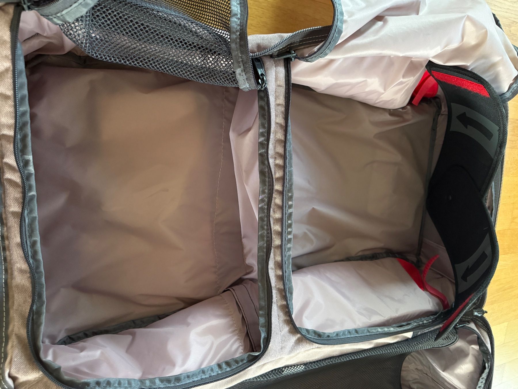 Dakine Reisekoffer: Dakine Split Roller 110L Reisekoffer / Trolley – Gebraucht aus Winterthur von summer_rain_bow 2