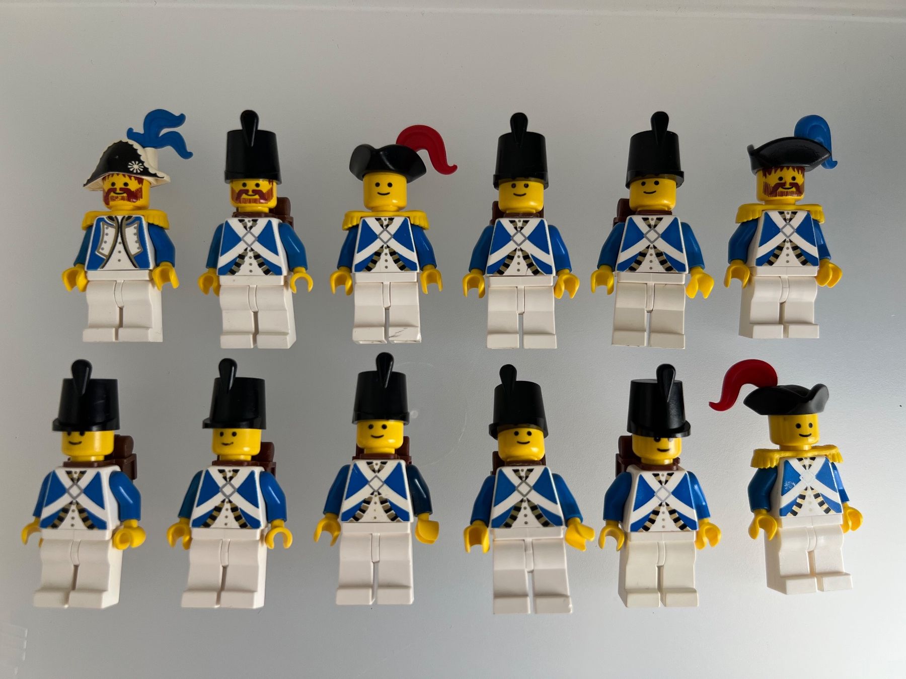 Lego Spielzeuge: LEGO Blauröcke Figuren – Gebraucht aus Uttigen von sonorsonic