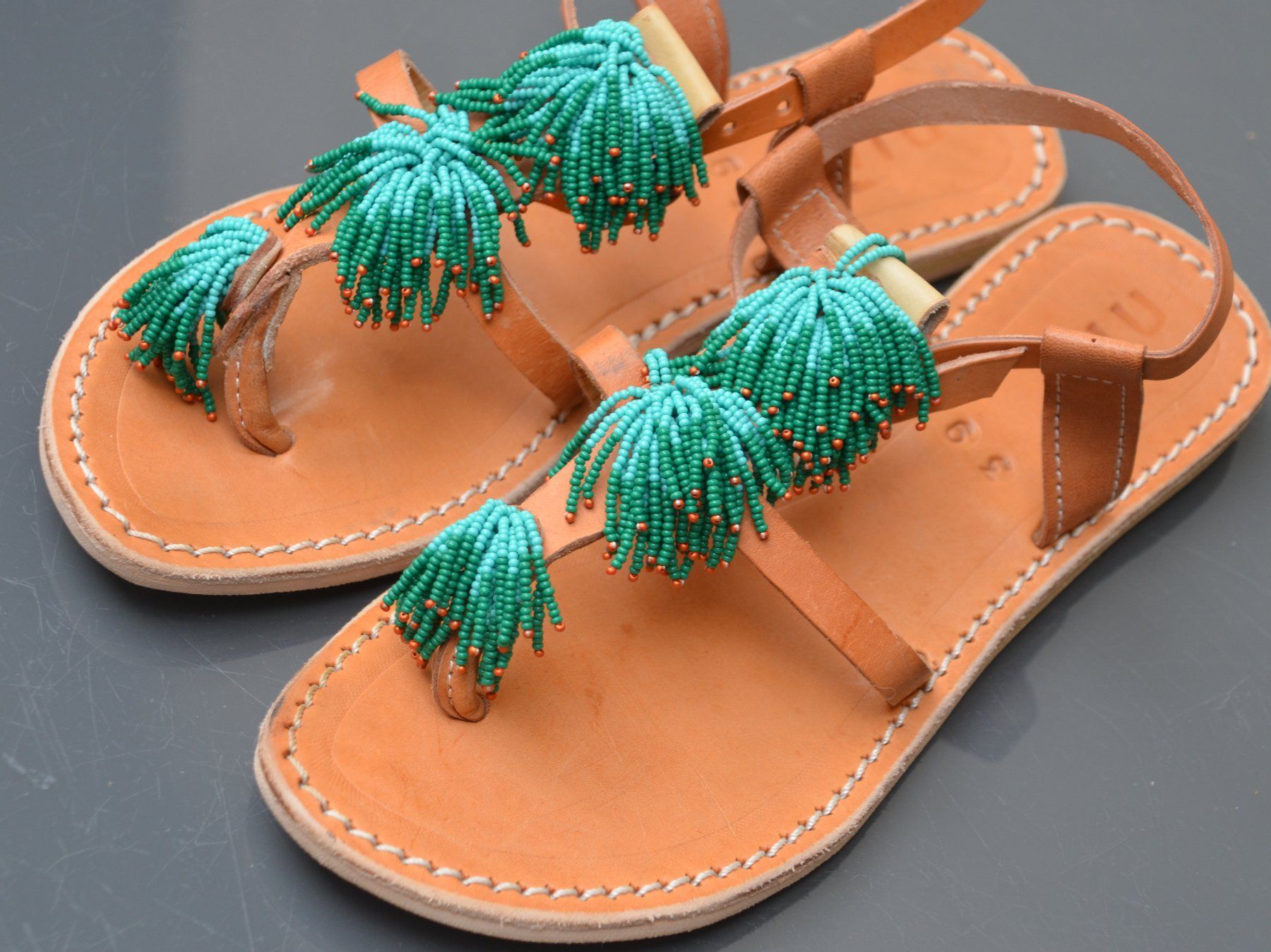 Scarpe da donna: NIŪ Sandalen / sandales .39 – Usato da Collonges venduto da arashee