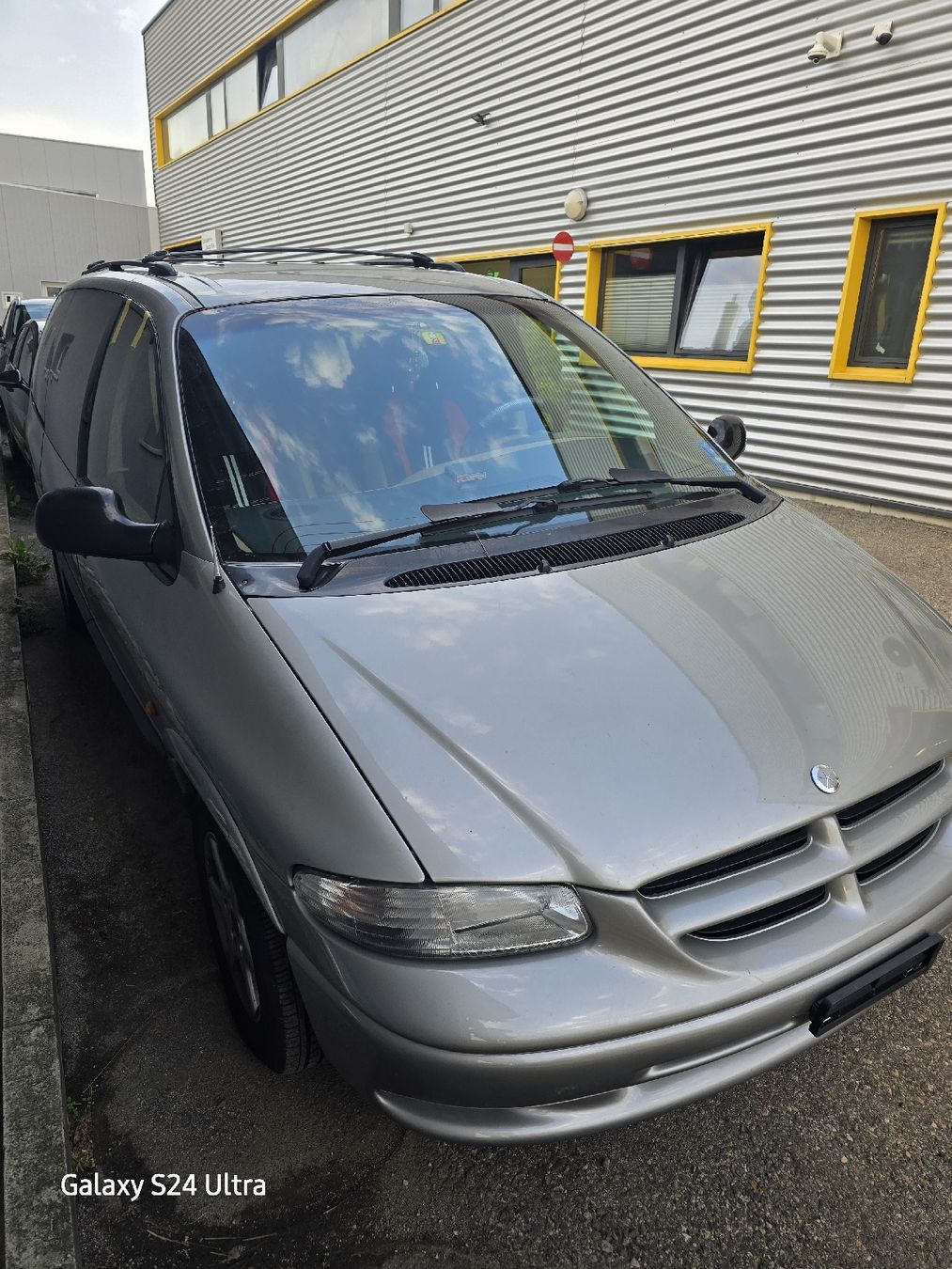 Chrysler Automobili: CHRYSLER GD VOYAGER 2.5 TD  – Usato da CERNIER venduto da GarageConcept-Car 3