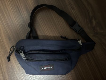 Bauchtasche Eastpak dunkelblau mit Reissverschluss gebraucht