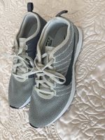 Baskets Nike gris et blanc taille 39 bon état