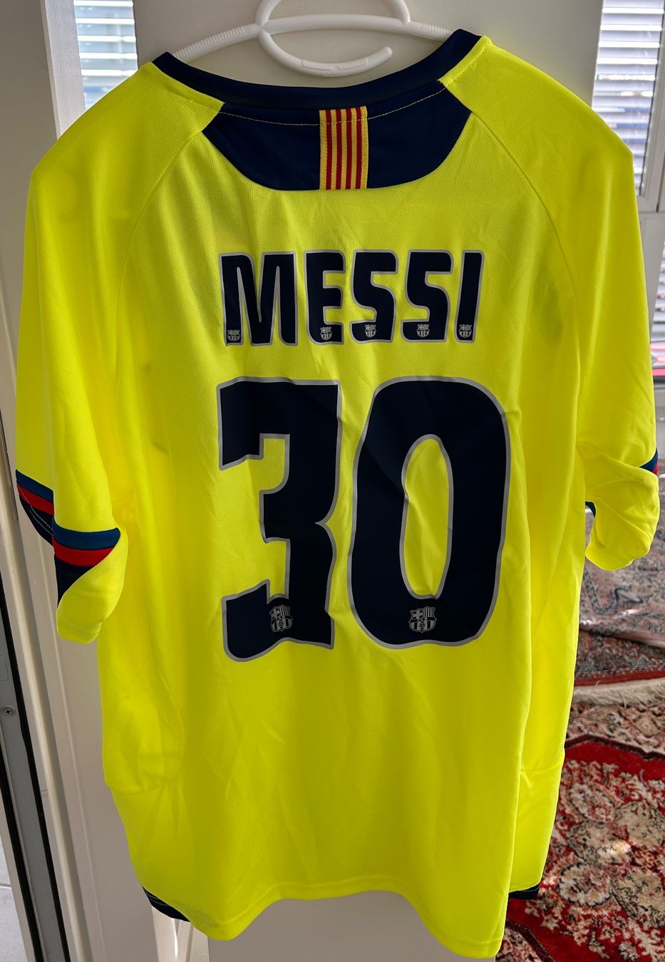 Nike Canottiere & Pantaloni: Trikot L  Messi FCB – Nuovo (secondo la descrizione) da Freienbach venduto da mar_rvc6 1