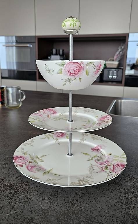 Assiettes: Porzellan Etagere  – D'occasion à Nottwil par madame04