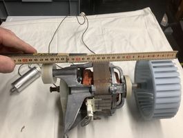 ELEKTRO MOTOR MIT LÜFTERWALZE