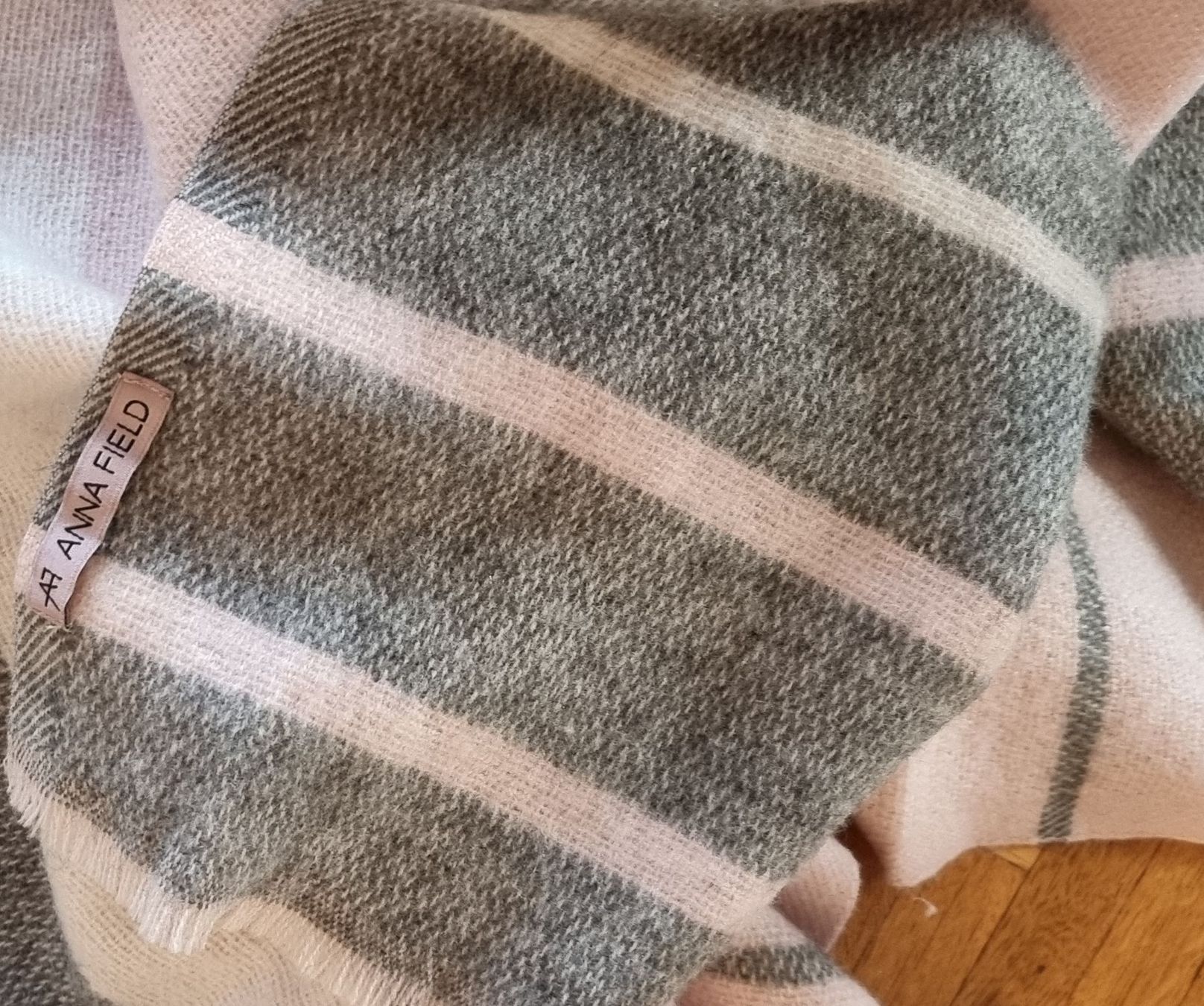 Anna Field Foulard & Sciarpe: Wunderschöner Schal Anna Field gestreift – Usato da Rombach venduto da SYW