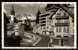 AK Arosa, Dorfmitte mit Hotel Schweizerhof und Hotel Quellen