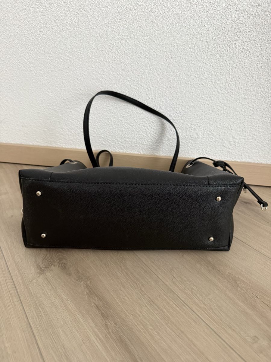 Guess Sacs femmes: Guess Handtasche schwarz klassisch – D'occasion à Brittnau par nor_65ds 3