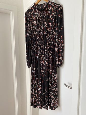 Marc Cain Kleid mit Blumenuster Gr. N5  Neupreis chf 380.-