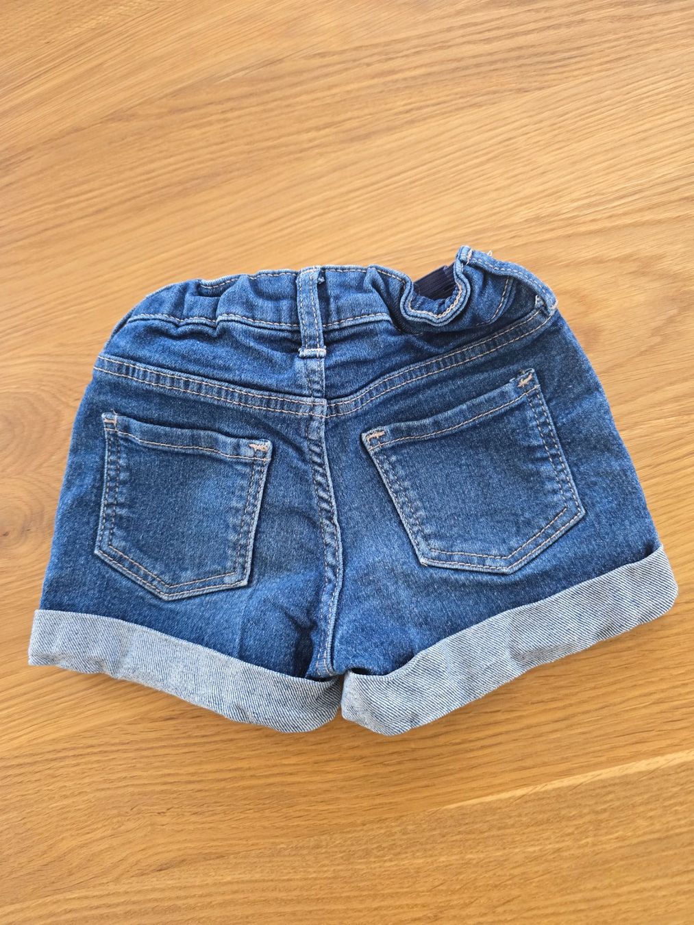 H&M Pantaloni: Shorts von H&M Gr. 92 – Usato da Zäziwil venduto da Seisler 1