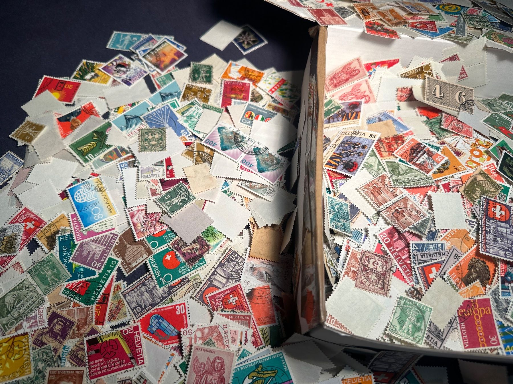 Tutti i francobolli: Karton mit Briefmarken Schweiz - Sammlung – Usato da Stettfurt venduto da 2442 5