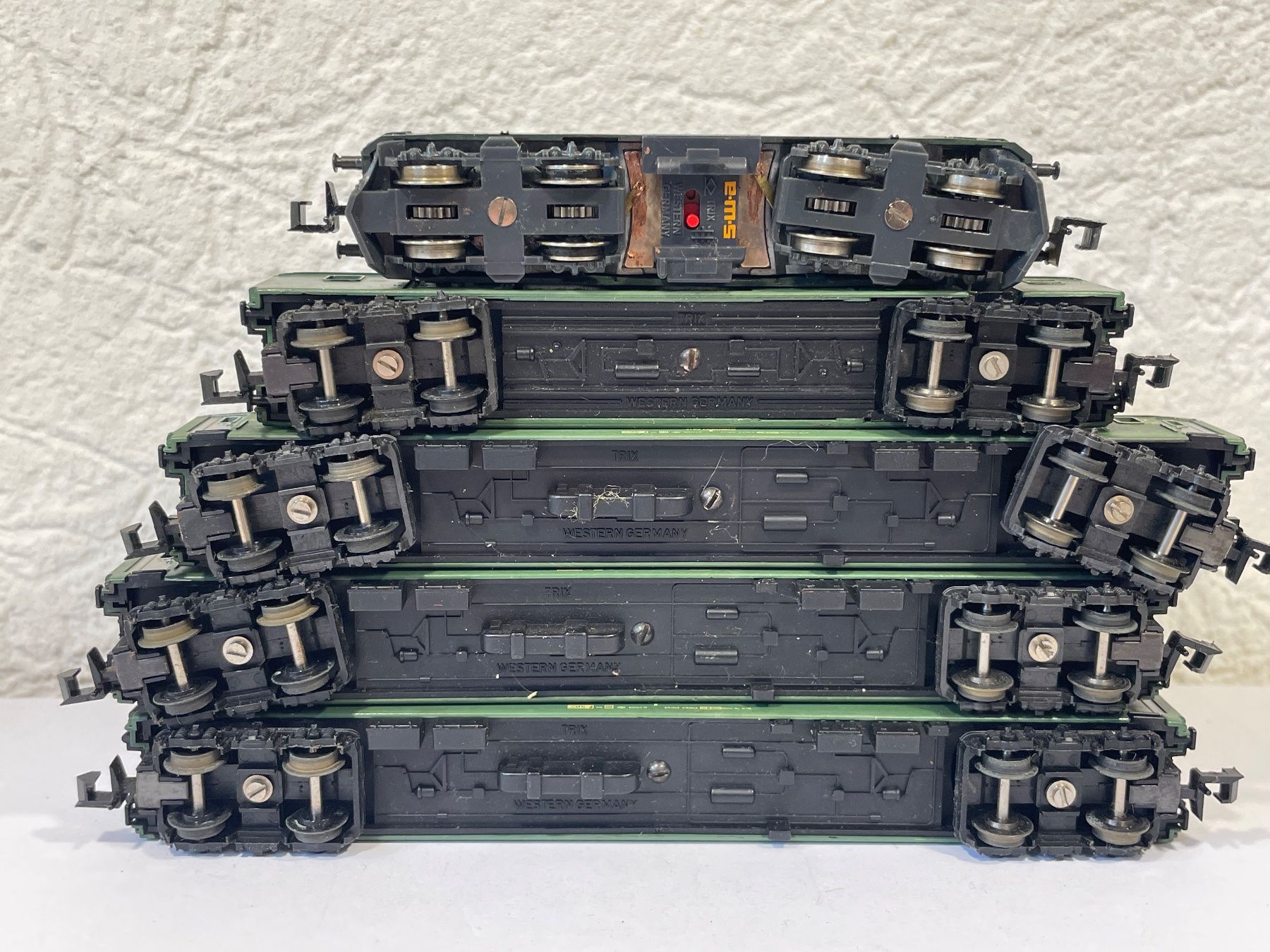 Trix Modellini di ferrovie: Minitrix SBB 5 teiliger Schnellzug RIC UIC-X – Usato da Wilderswil venduto da Modellbahn-Shop-Moll 6
