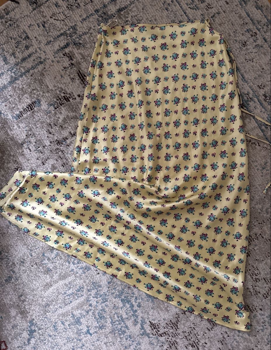 Zara Röcke: FLORAL PATTERN YELLOW SATIN SKIRT – Neu (gemäss Beschreibung) aus Hagendorn von ava_2hq7