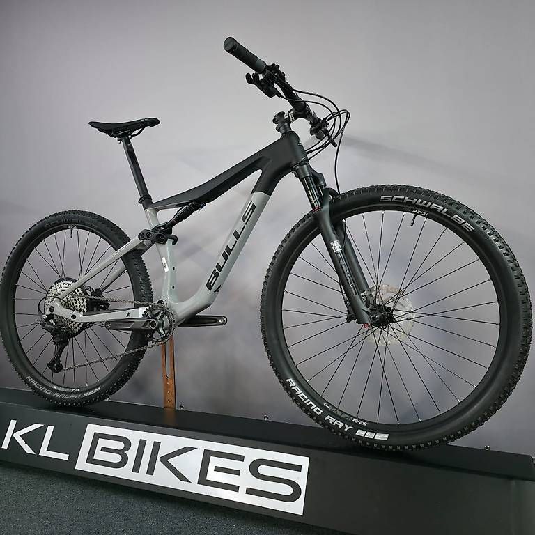 Bulls Velos: BULLS MOUNTAINBIKE FULLY CARBON – Neu und originalverpackt aus Tübach von KL-Bikes 3