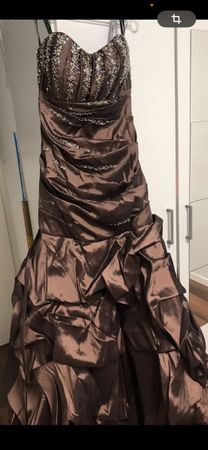 Elegantes, schokoladenbraunes Abendkleid, Grösse 36