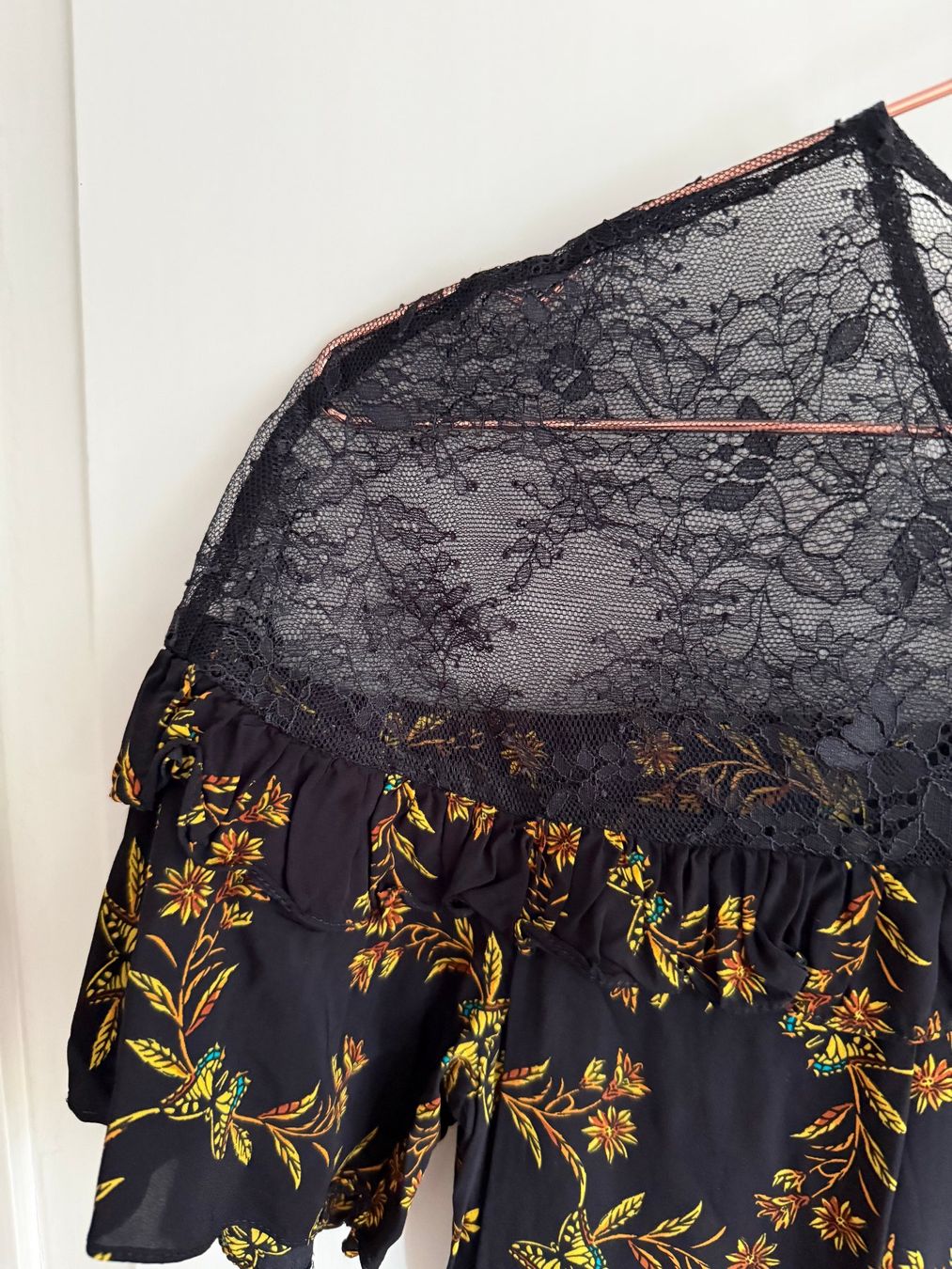 Sandro Vestiti: Sandro Kleid schwarz geblümt – Usato da Zürich venduto da cha_5dgv 1
