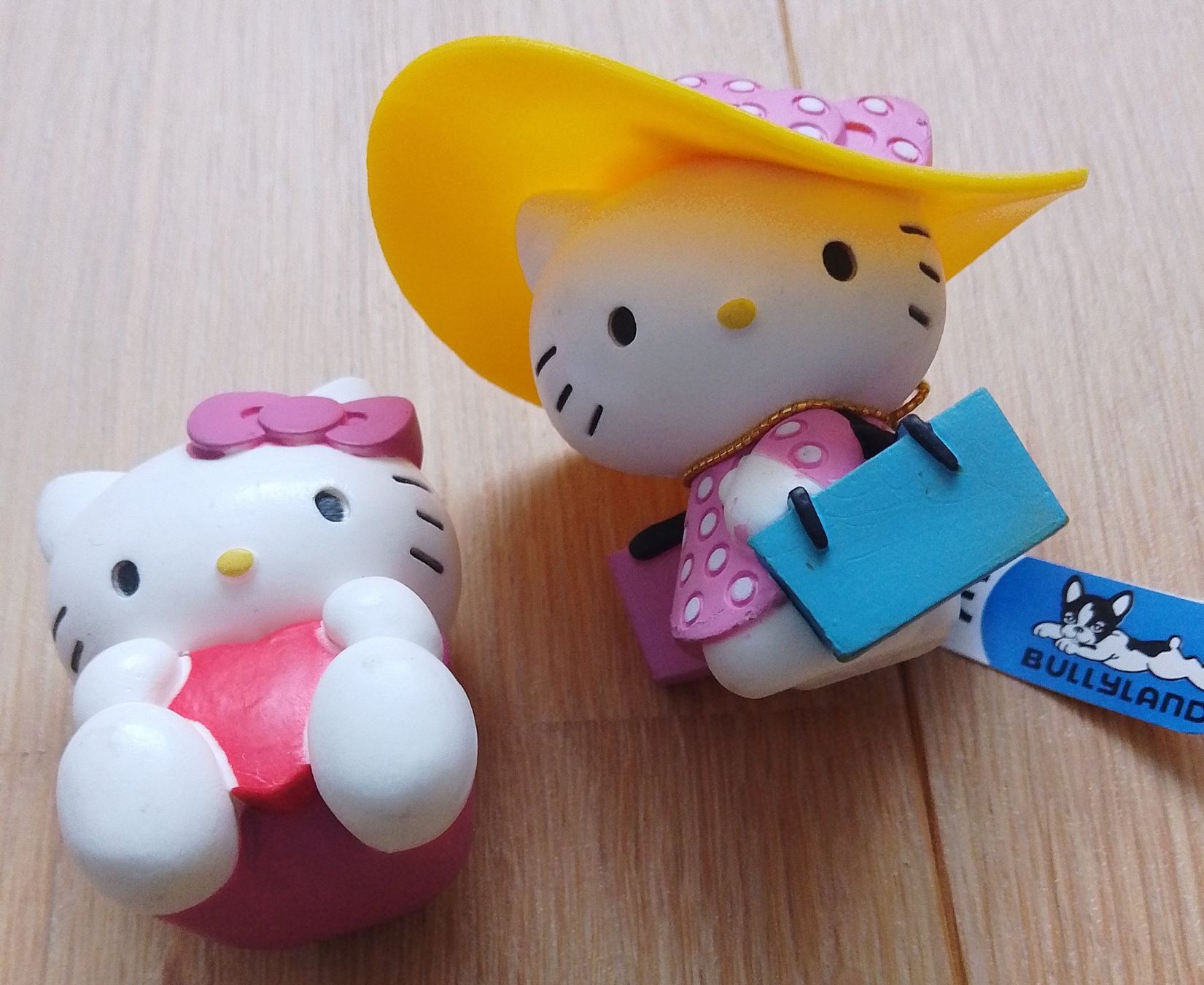 Hello Kitty Statuette: Hello Kitty Figuren 2 Stück ca. 6 cm – Nuovo (secondo la descrizione) da Wohlen AG venduto da salamanderspielwaren 1