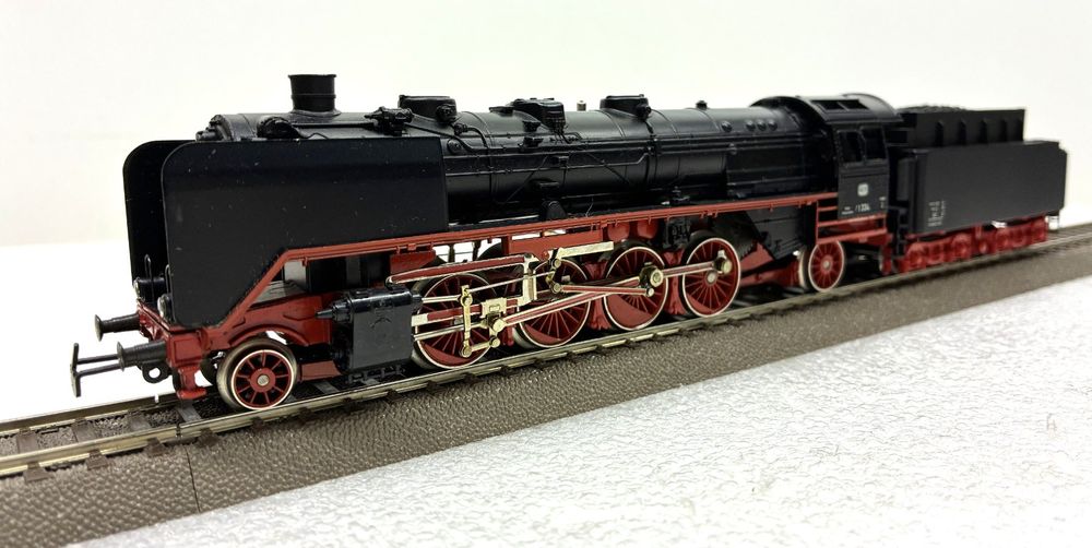 märklin 8382 Hamo= Dampflok DB 41 324 - Vitrinenmodell (Neu (gemäss ...