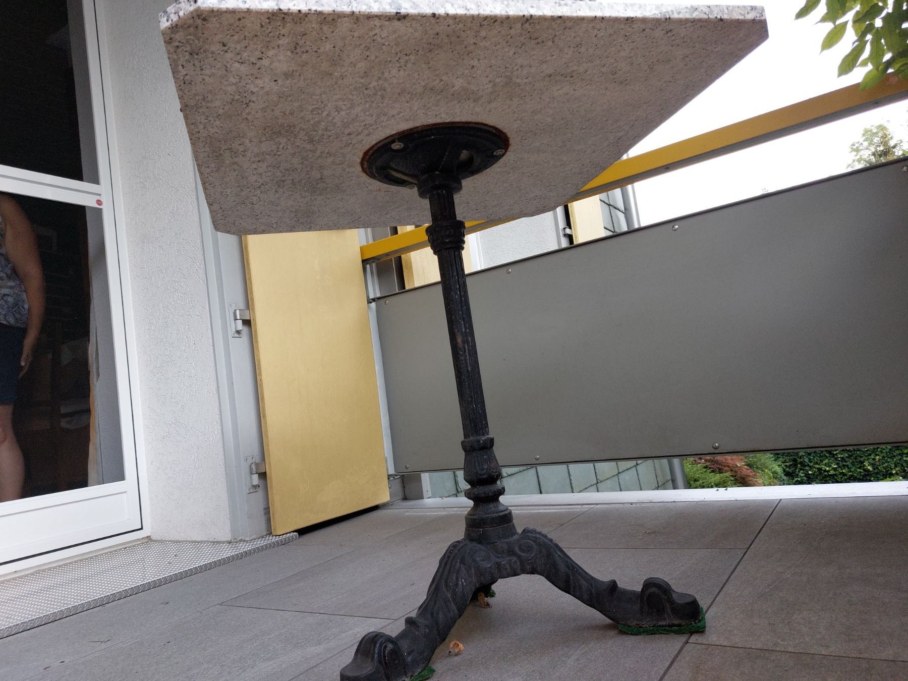 Tables: Granit Gartentisch, Balkontisch – D'occasion à Hefenhofen par ucetsch 3