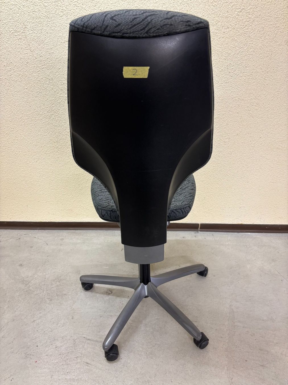 Giroflex Stühle: Bürostuhl Giroflex – Gebraucht aus Hinwil von fac_688b 3