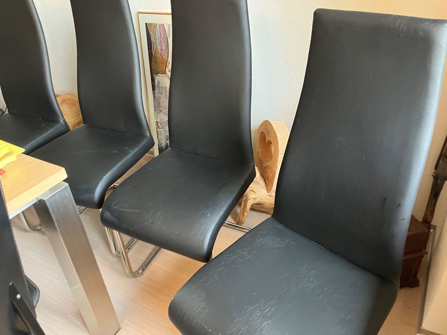 Chaises: 8 Stühle Kunstleder – D'occasion à Duedingen par raverouf 1