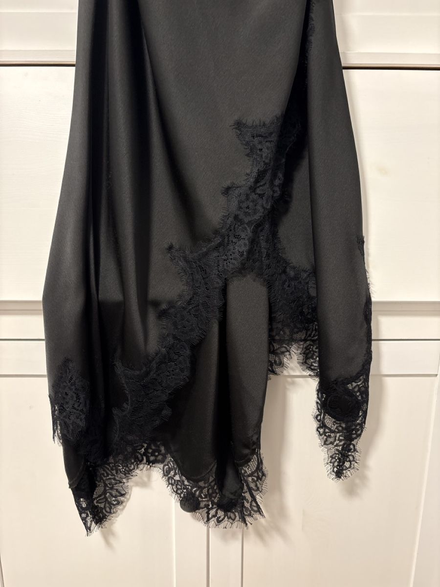 Zara Robes: Zara satiniertes Kleid – Neuf avec emballage d'origine à Buchs AG par Belinay 1