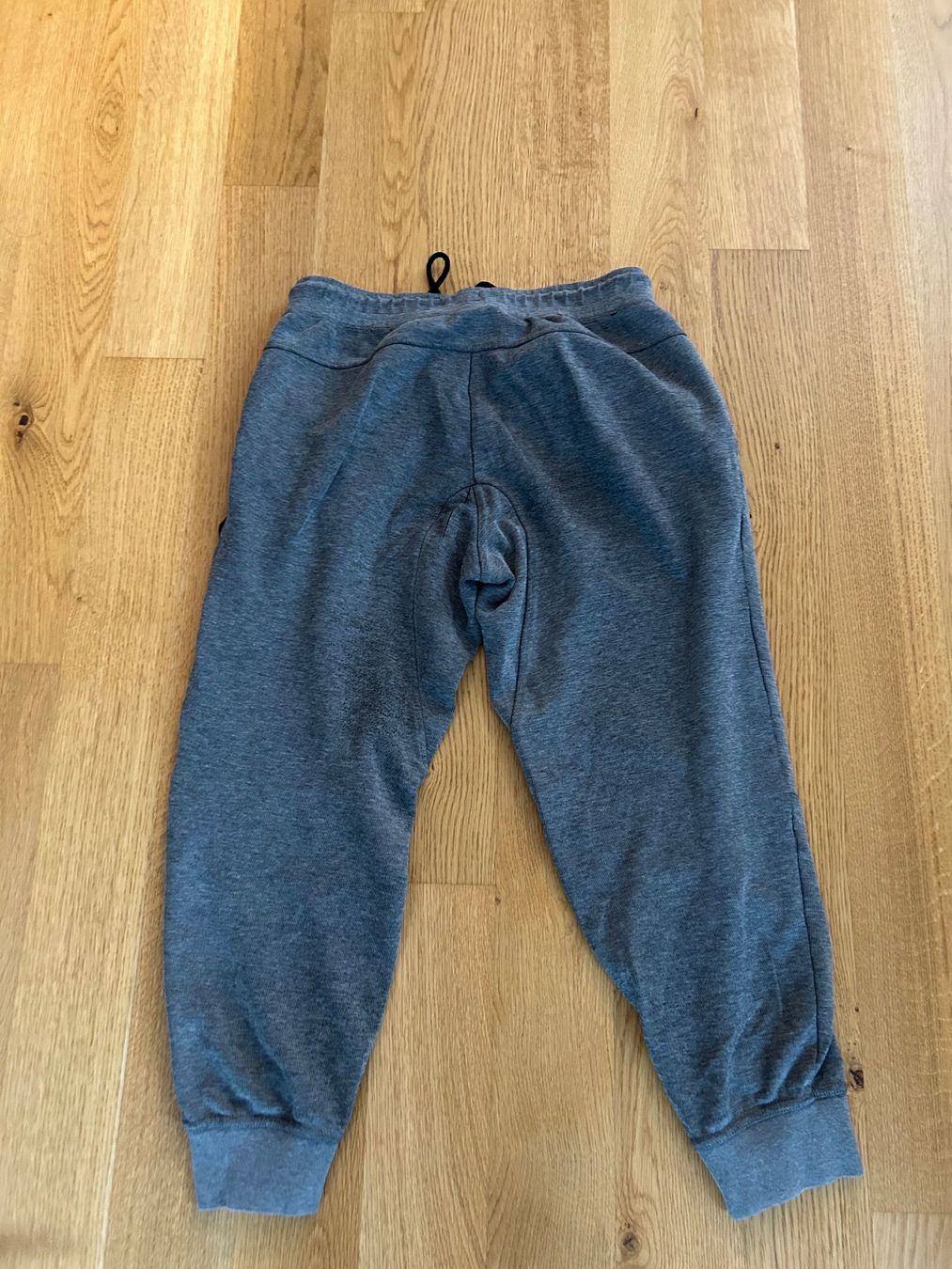 Nike Pantaloni: Nike Trainingshose Grau, Grösse M – Usato da Altenrhein venduto da _6sbw 1
