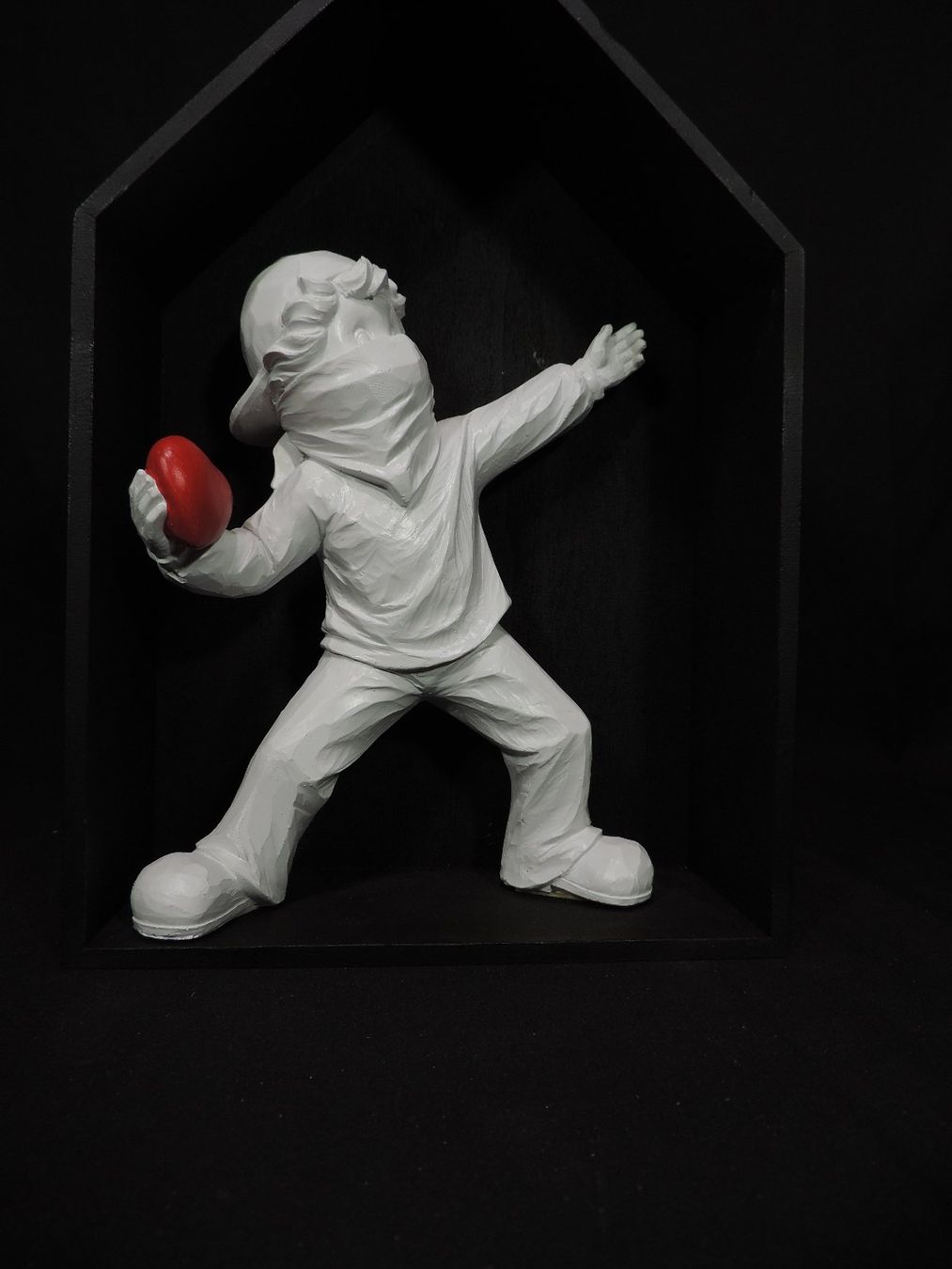 Statuette: Herzwerfer Figur nach Banksy – Usato da Duggingen venduto da roterbambus 2