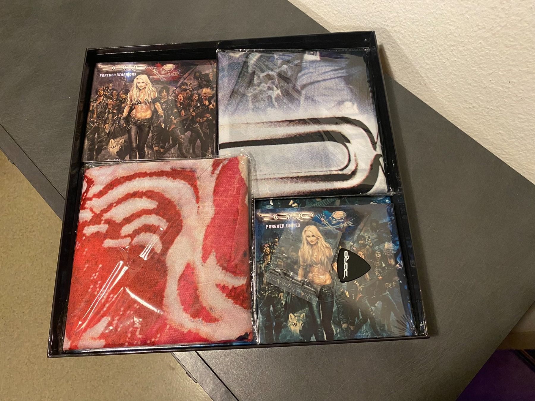 Dischi in vinile: Doro - Forever Warriors Forever United - Box Set L.Edition – Nuovo (secondo la descrizione) da Basel venduto da VinylLover68 2