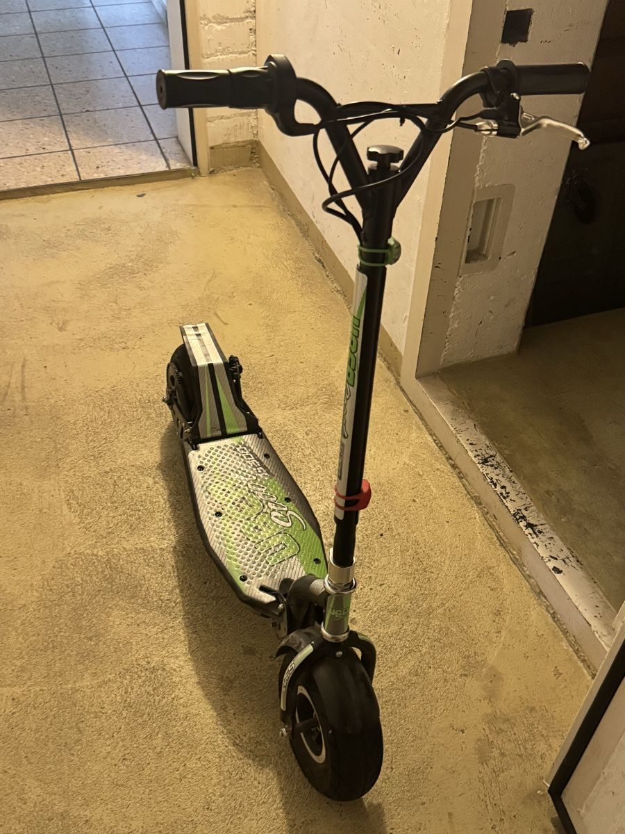Scooter: Uber Scoot S300 Elektroroller  – Usato da Schwerzenbach venduto da Cdl 1