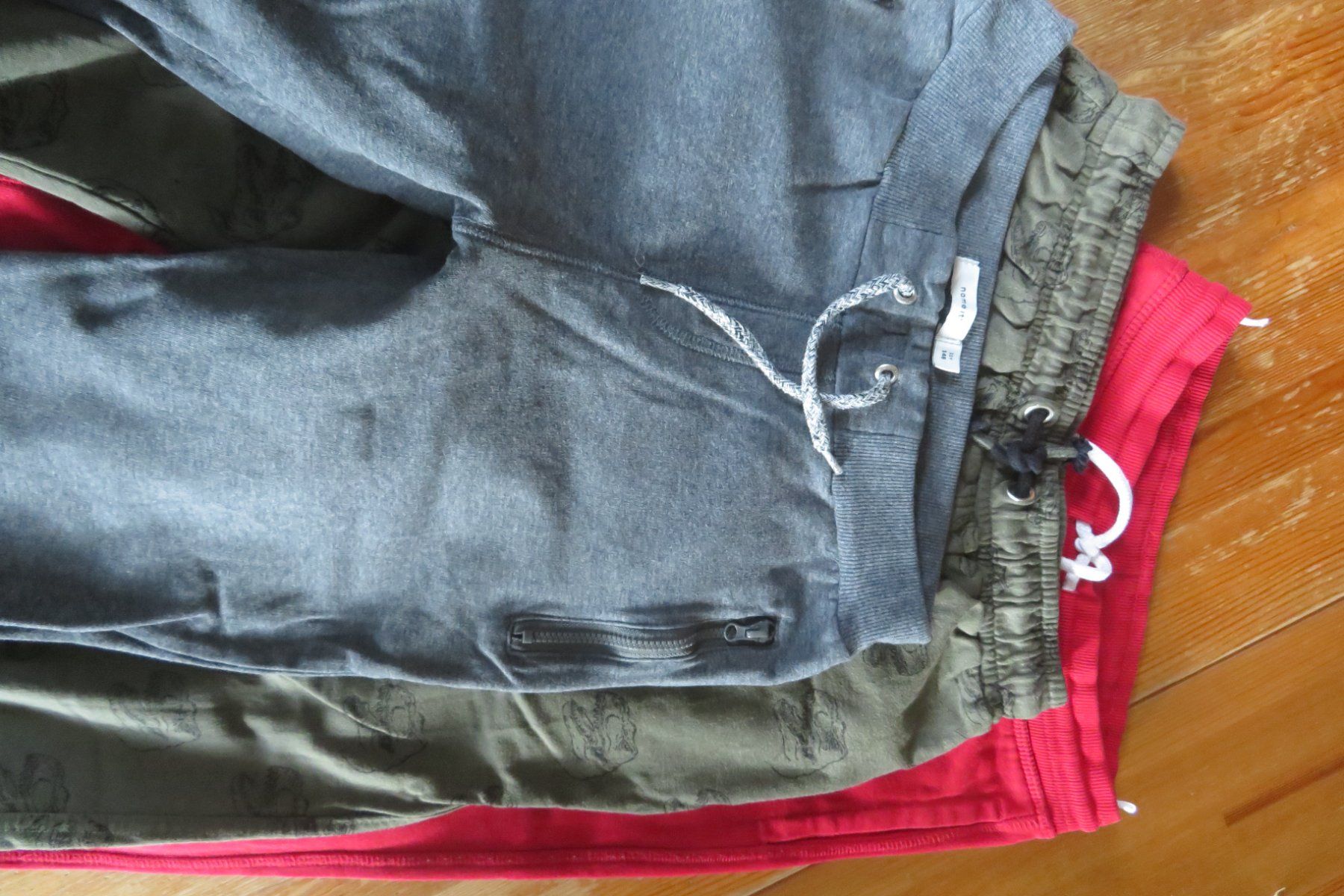 Pantaloni: Freizeithose-drei Paar 140-146 – Usato da Steckborn venduto da Bibendum02