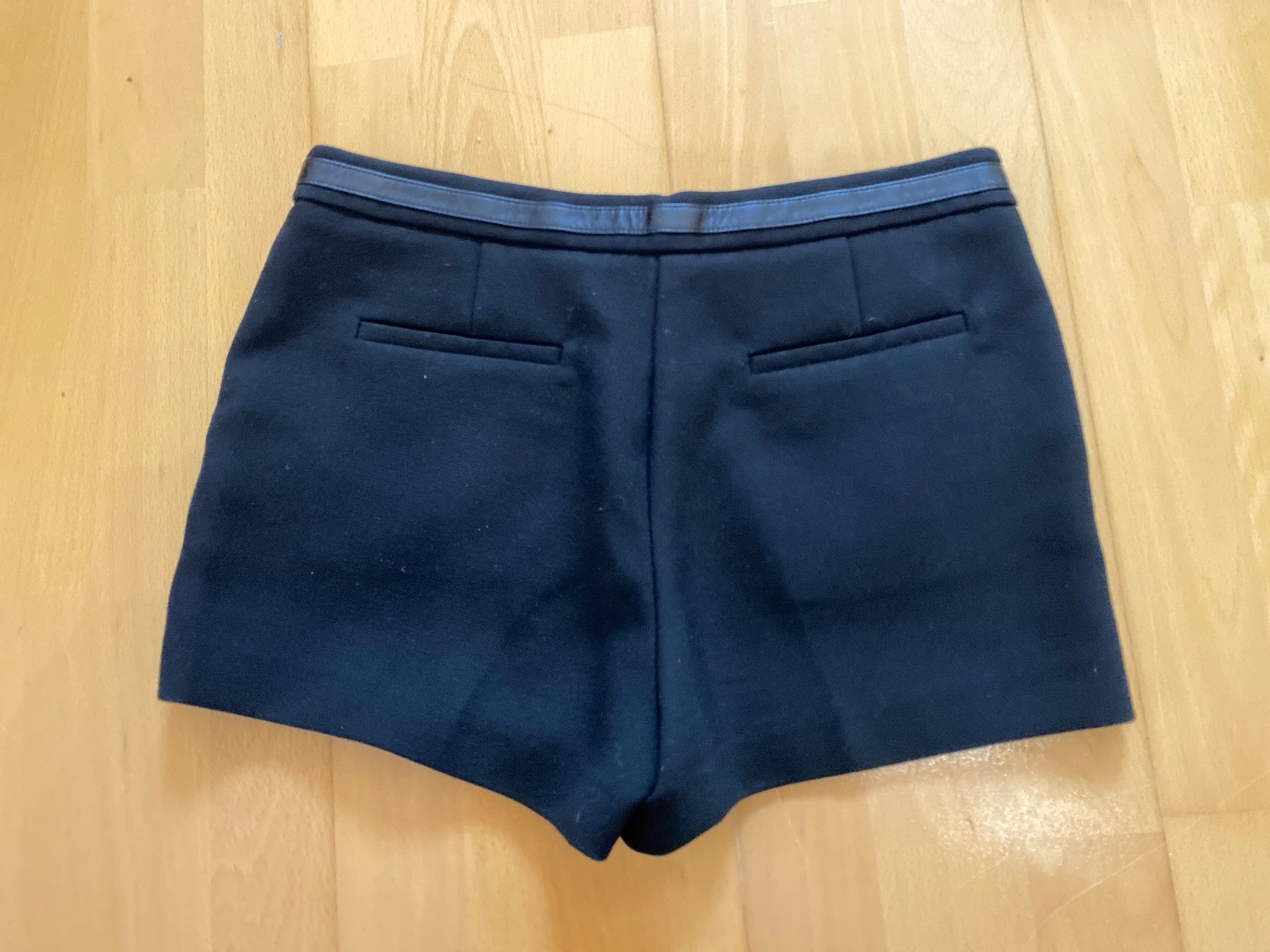 Nafnaf Pantaloni: Short noir Naf Naf t. 36 – Usato da Treyvaux venduto da MLRL 1