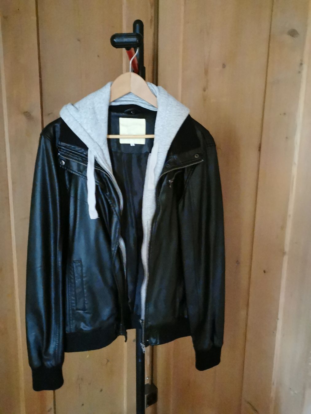 Giacche: Kunstlederjacke mit Kapuze Blackbox Grösse L – Usato da Seedorf BE venduto da Annalisa13