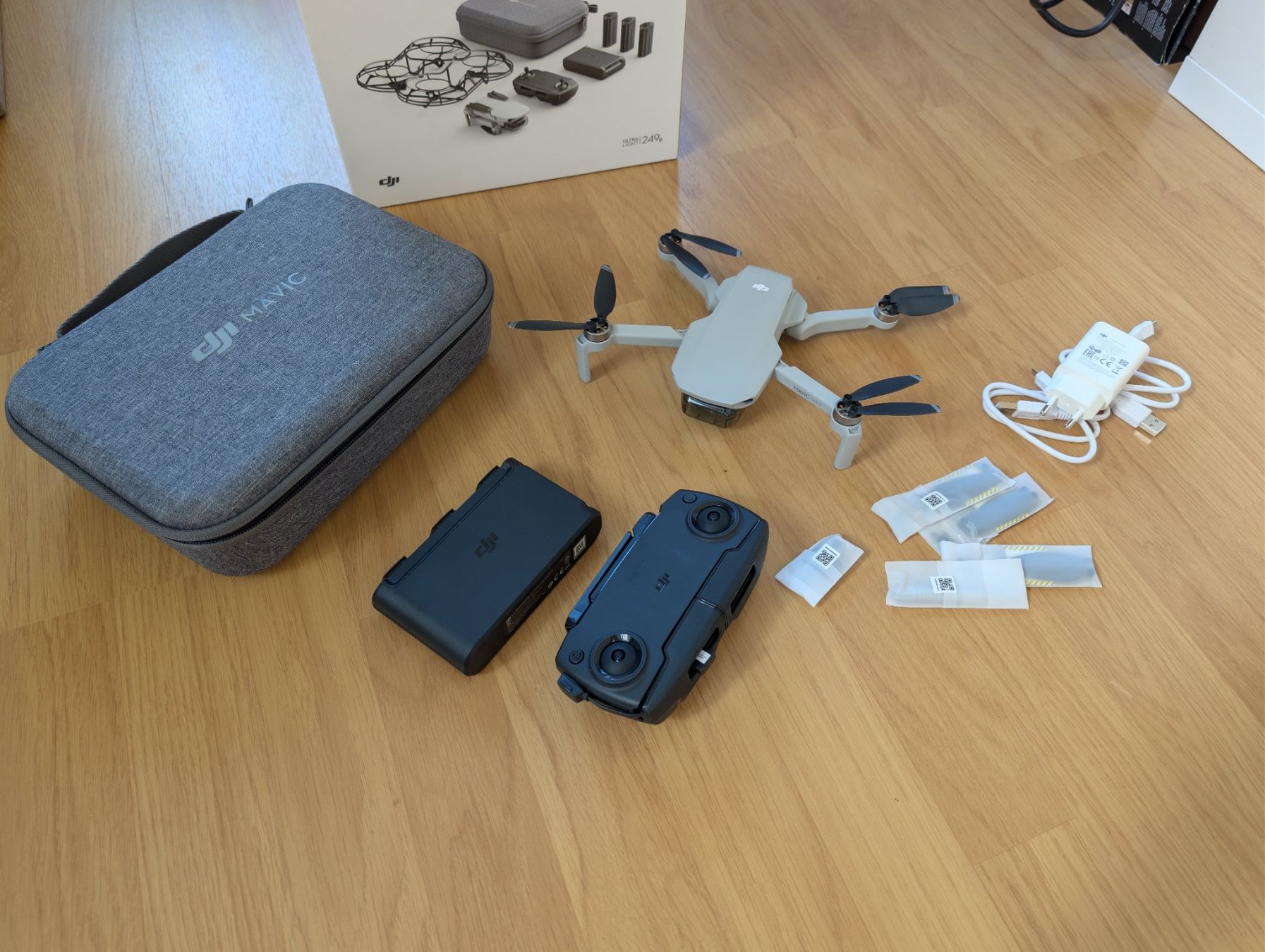 DJI Modellismo RC: Drone DJI Mavic Mini Fly More Combo avec accessoires – Usato da Reconvilier venduto da YSK7