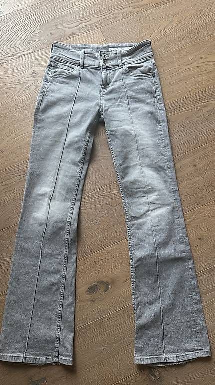 Jeans: Bershka Bootcut-Jeans – Usato da Hünenberg See venduto da Schulers
