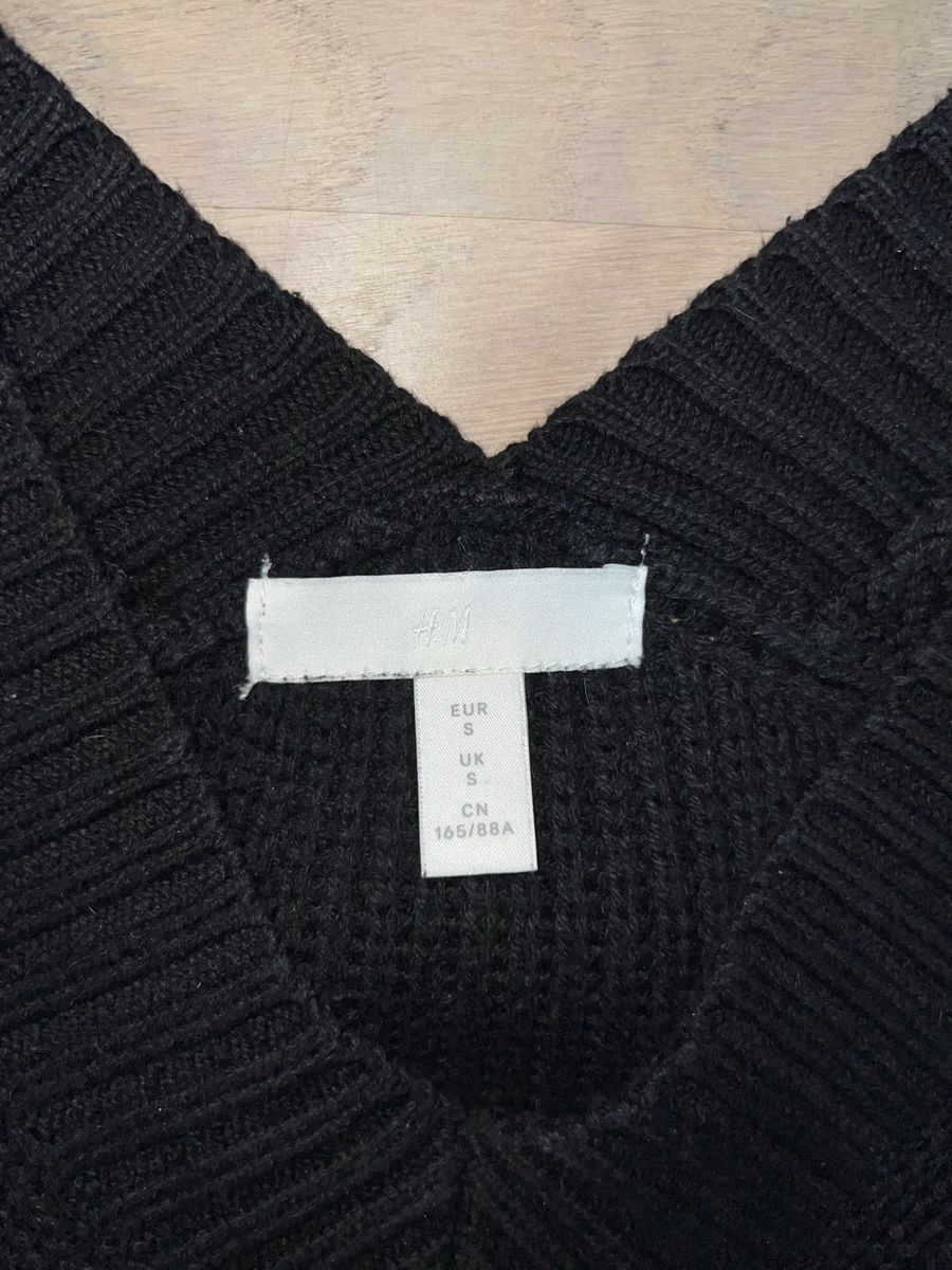 H&M Gilet & Giacche senza maniche: SCHWARZER STRICKPULLOVER OHNE ÄRMEL – Usato da Volketswil venduto da wut_tm9h 2