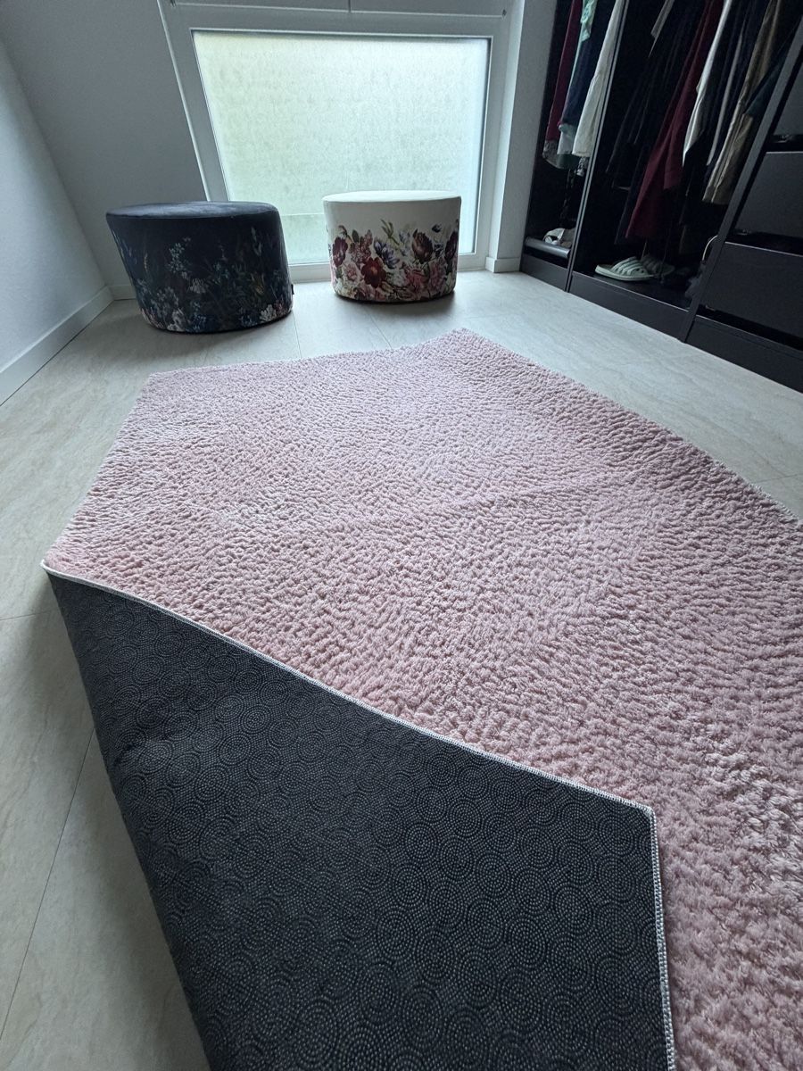Teppiche: Flausch rosa Teppich  – Neu (gemäss Beschreibung) aus Basel von hat_w2tx 1