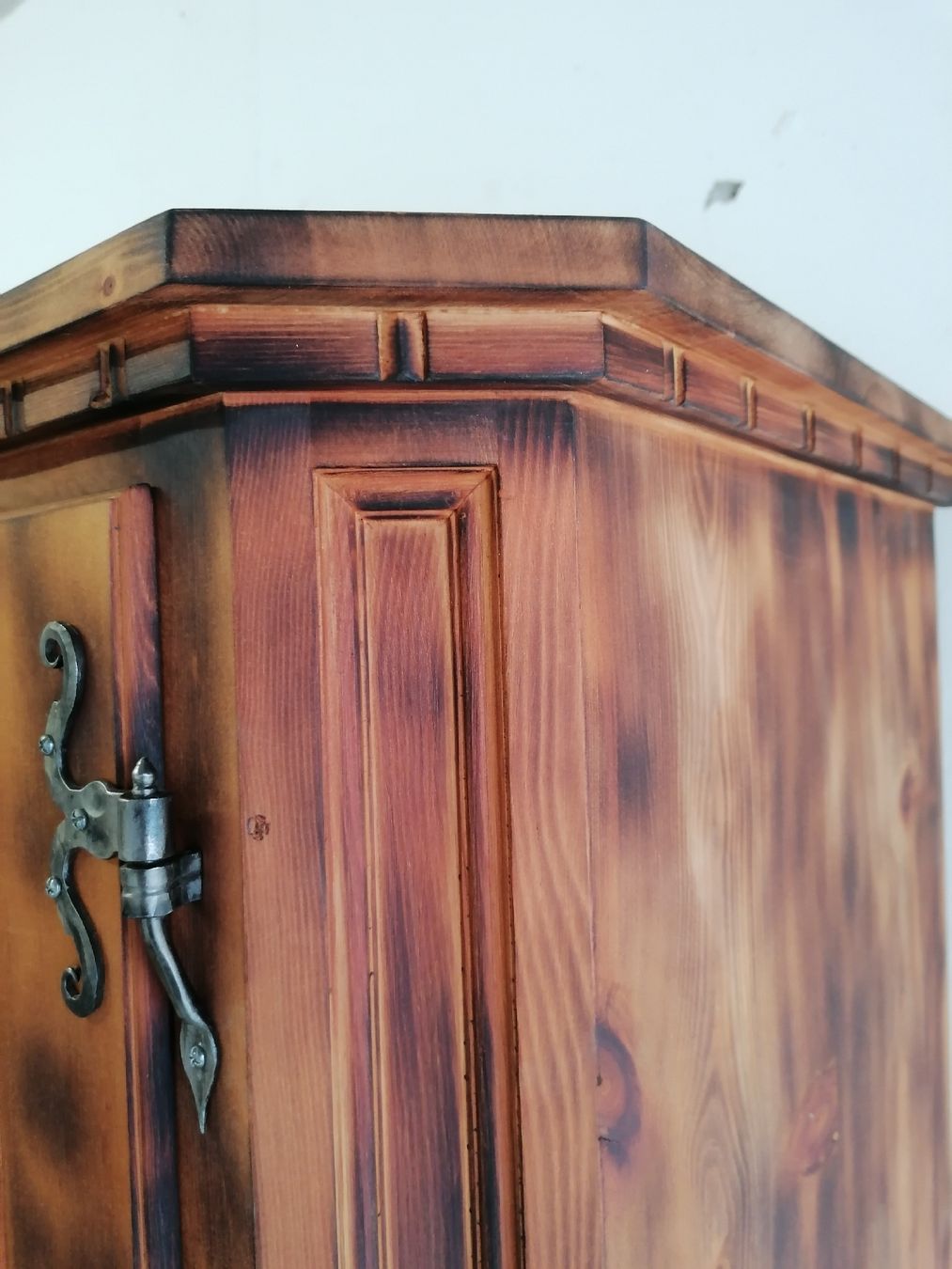 Articoli in legno: Arvenholz Kommode  – Usato da Schleitheim venduto da Hotpoyo 3