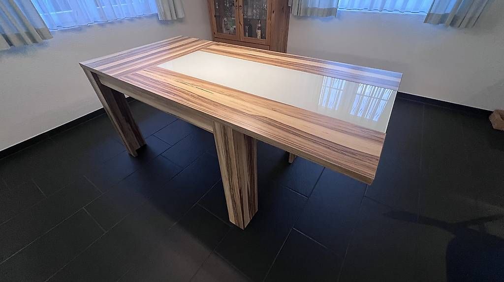 Tavoli: Esstisch mit Glasplatte und Holzgestell – Difettoso da Birr venduto da alonso77