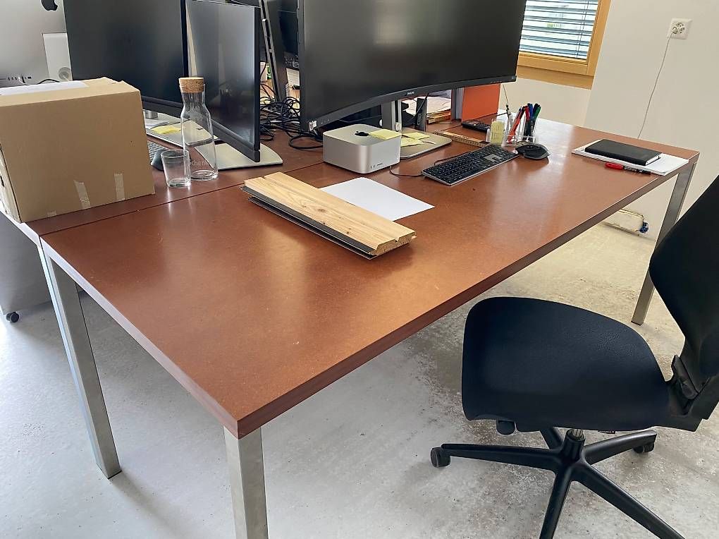 Scrivanie: Moderner Bürotisch (6 Stk) – Usato da Chur venduto da has_f8lc 1